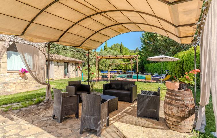 Appartamento intero, Appartamento a bordo piscina con parcheggio e vista sul fiume in Todi, Perugia e dintorni