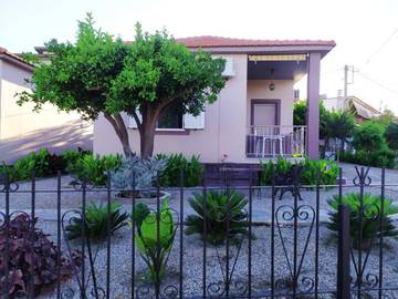 Location de vacances pour 4 personnes, avec jardin, animaux acceptés dans Selianitika