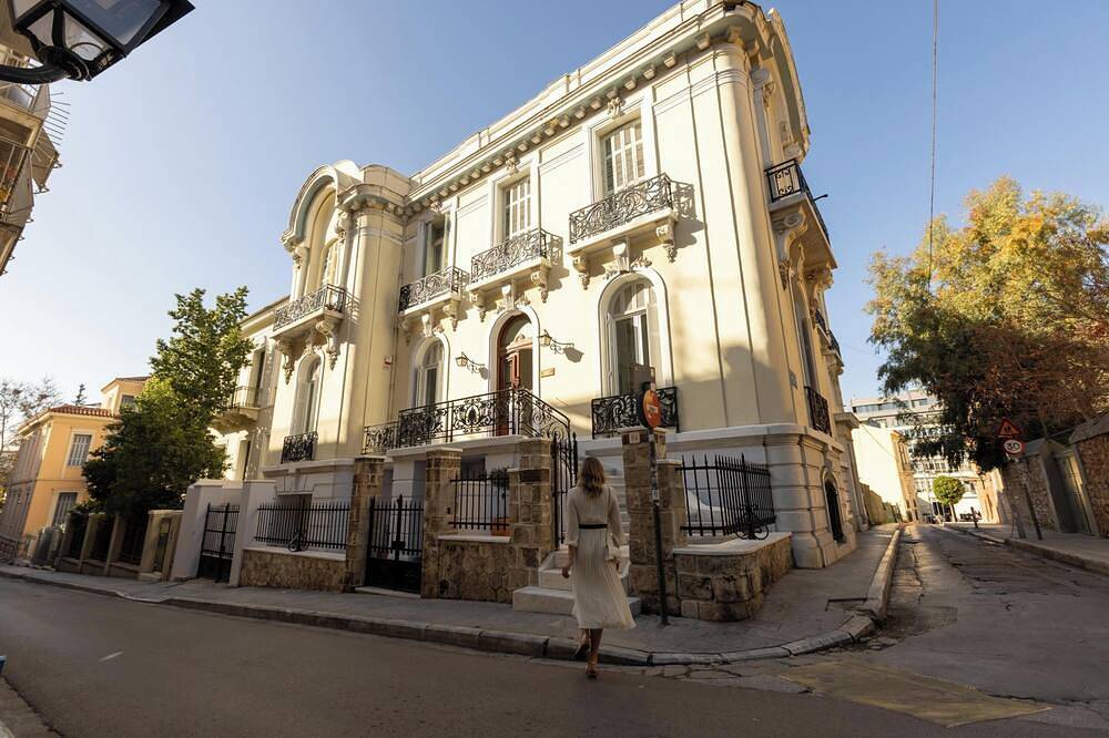 Entire apartment, A Refined Stay in an Athenian Artistic Jewel in Central Section of Athens, Athens