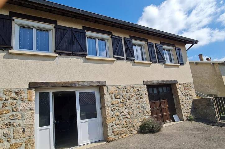 Gîte pour 6 personnes, avec sauna ainsi que jacuzzi et jardin, animaux acceptés dans Saint-Jean-Soleymieux