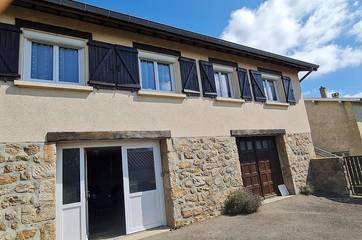 Gîte pour 6 personnes, avec jardin ainsi que jacuzzi et sauna, animaux acceptés dans Saint-Jean-Soleymieux
