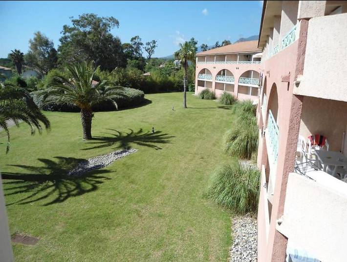 Apartamento de vacaciones para 2 personas, con balcón y jardín además de vistas y piscina - 1
