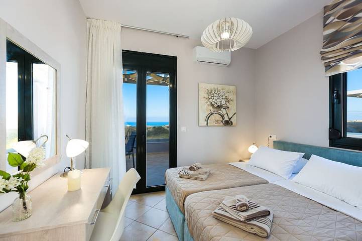 Angelina Villa, Superb sea views, 5' to sandy beach & shops,  whirlpool in Νομός Ρεθύμνης