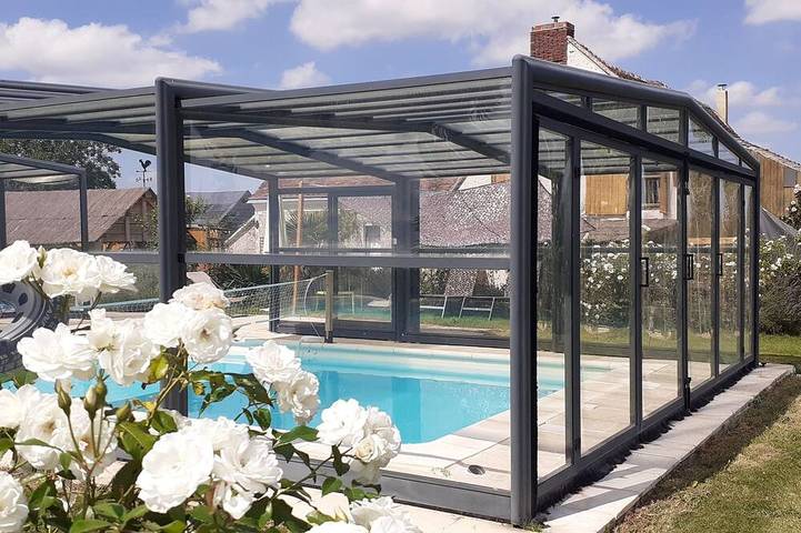 Location de vacances pour 8 personnes, avec Jacuzzi ainsi que Terrasse et Jardin dans Les Hermites