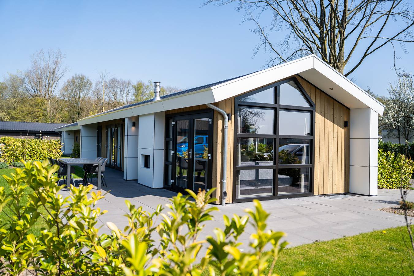 Lodge for four people located on the waterfront in Veldhoven, North Brabant