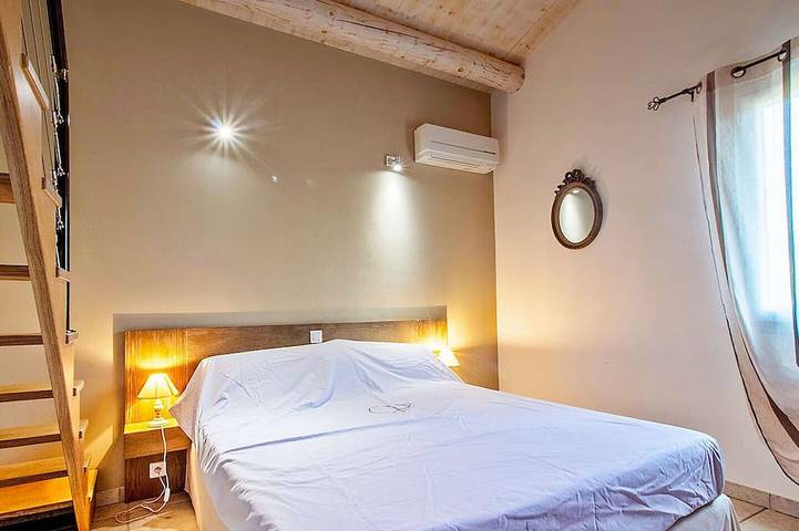 Location de vacances pour 5 personnes, avec terrasse et piscine ainsi que sauna et jardin à Saint-Maurice-d'Ardèche - 2