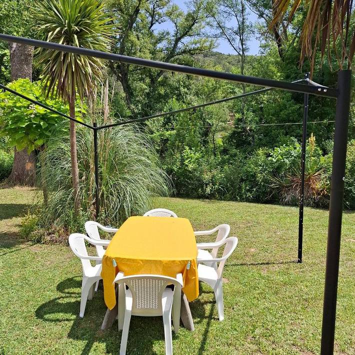 Gîte pour 3 personnes, avec terrasse ainsi que piscine et jardin à Tourves - 3