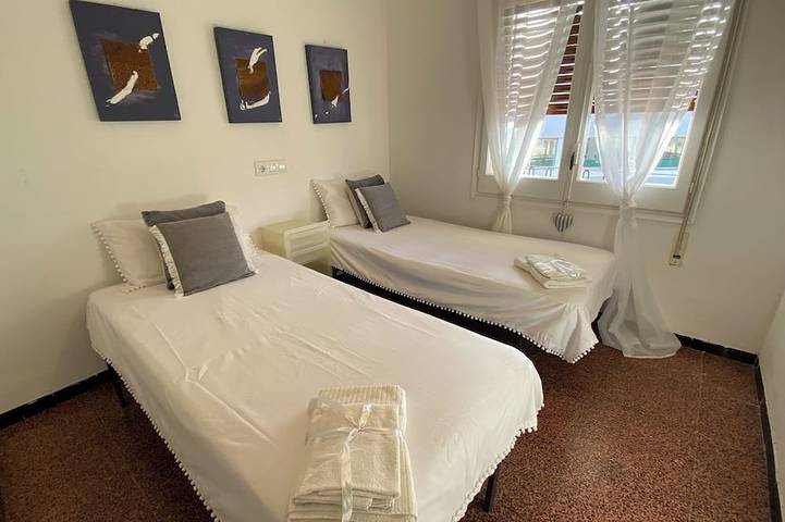 Entire apartment, Appartment with views located in a quiet zone but close to the city center in Platja de Sant Jordi (Calonge), Calonge