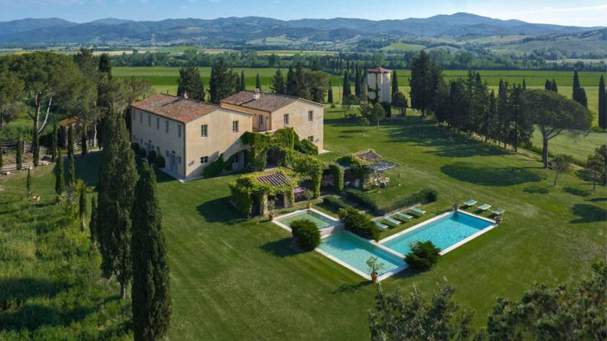 Casa vacanza per 18 persone, con Balcone e Idromassaggio nonché Terrazza e Giardino a Gavorrano