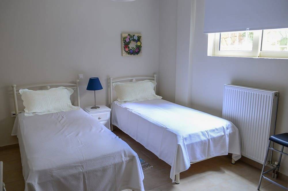 Altrosa Villa with Private Pool in Golf von Kyparissia