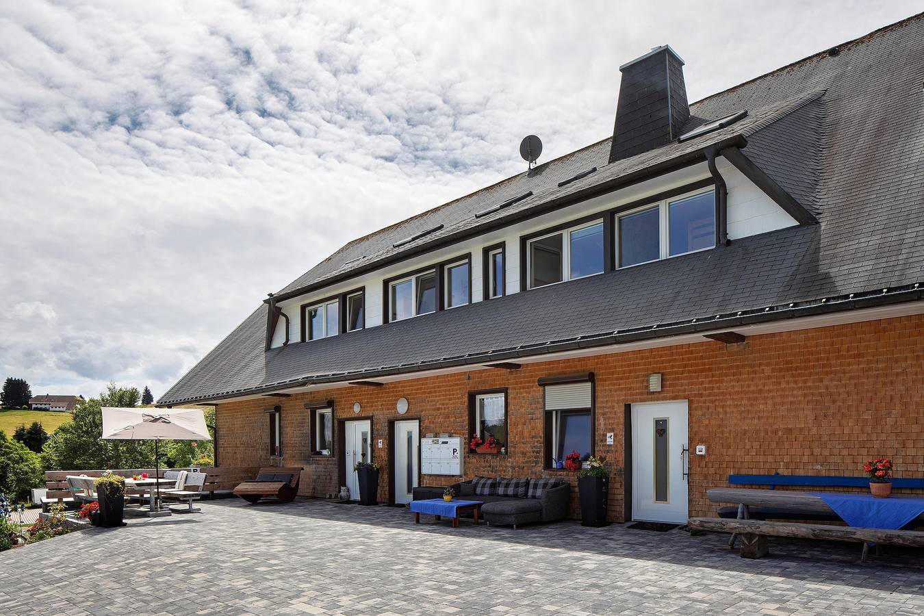 Ferienhaus 'Sport Rees - 7 Fewo Eventraum' mit Bergblick, privater Terrasse & Wlan in Hofsgrund, Oberried