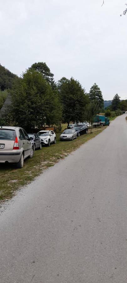 Location de vacances pour 5 personnes, avec jardin et vue à Kosjerić - 2