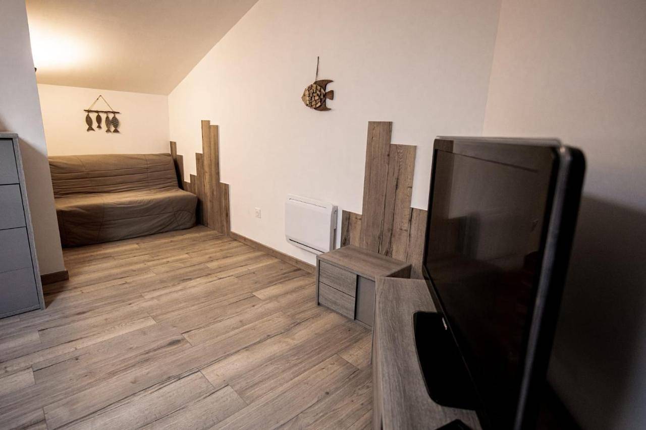 Appartement entier, One-Bedroom Apartment in Marsillargues, Côte méditerranéenne (France)