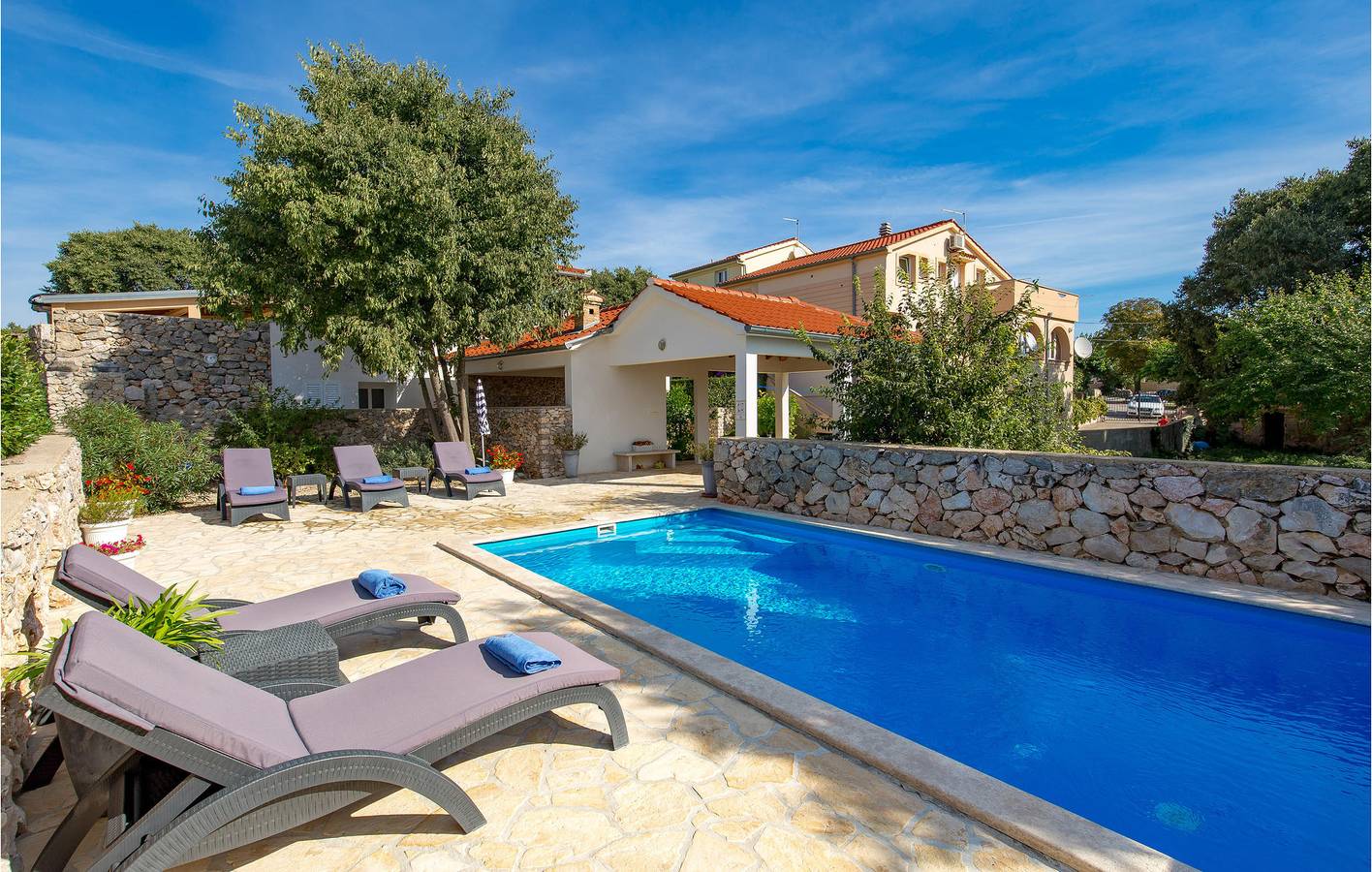 Ganze Ferienwohnung, Reizende 2-Zimmer-Wohnung mit Pool und Terrasse, 2,5 km vom Zentrum von Kras entfernt in Garica, Krk