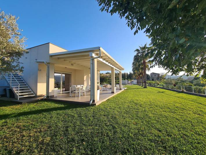 Maison de vacances pour 4 personnes, avec Piscine à Nissoria