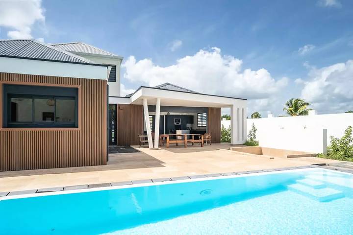 Chalet para 8 personas, con piscina además de jardín y terraza, Se admiten mascotas - 1
