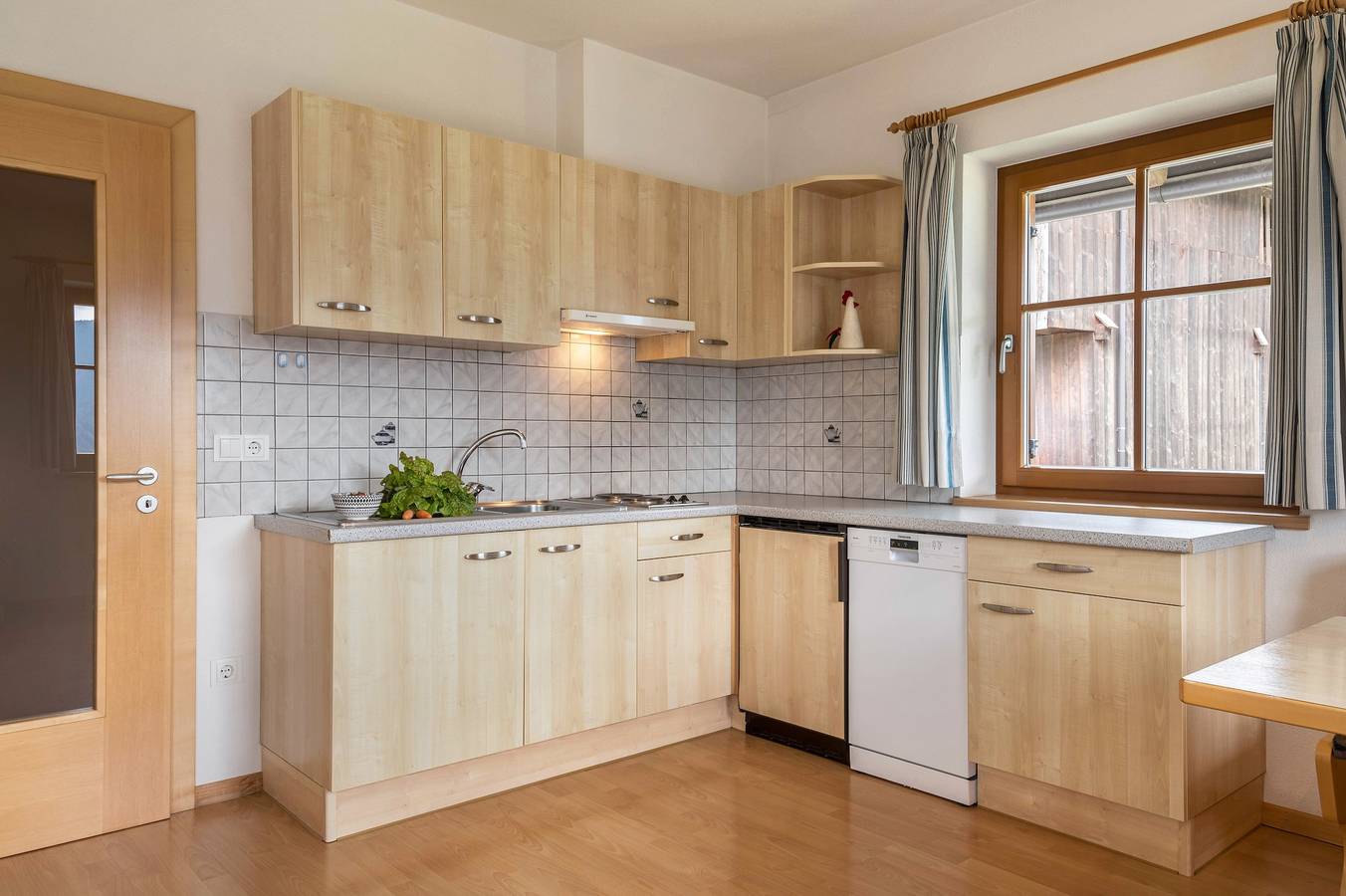 Ganze Wohnung, Ferienwohnung "Woehrmannhof Spinnrad" mit Bergblick, Gemeinschaftsgarten und Wlan in Tschiffnon, Feldthurns