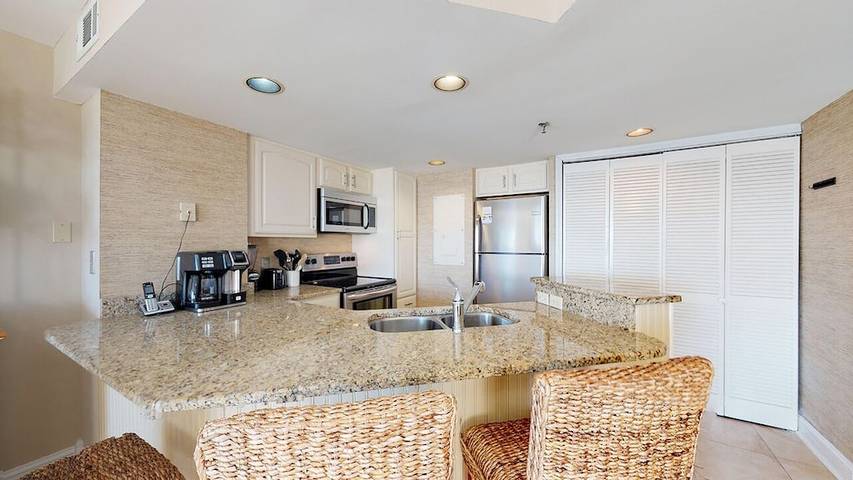 Villa for 4 people, with pool and balcony as well as hot tub in Palmetto Dunes