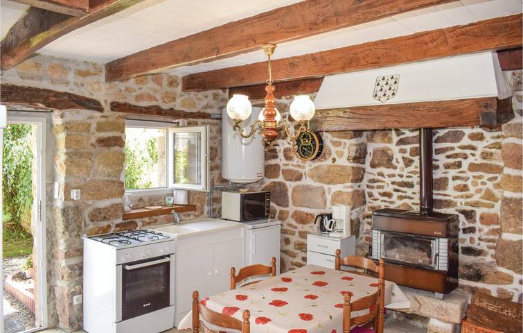 Appartement de jardin avec parking et Internet in Louargat, Région de Guingamp
