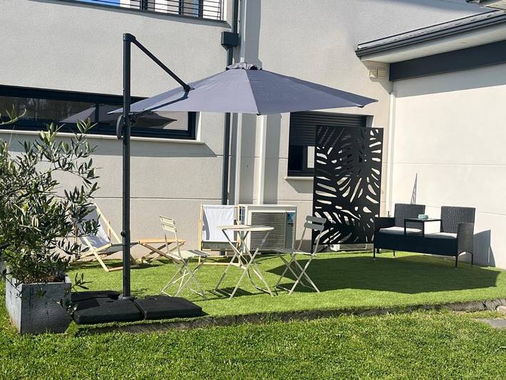 Gîte pour 2 personnes, avec vue et terrasse ainsi que jardin et piscine, animaux acceptés à Soussans - 2