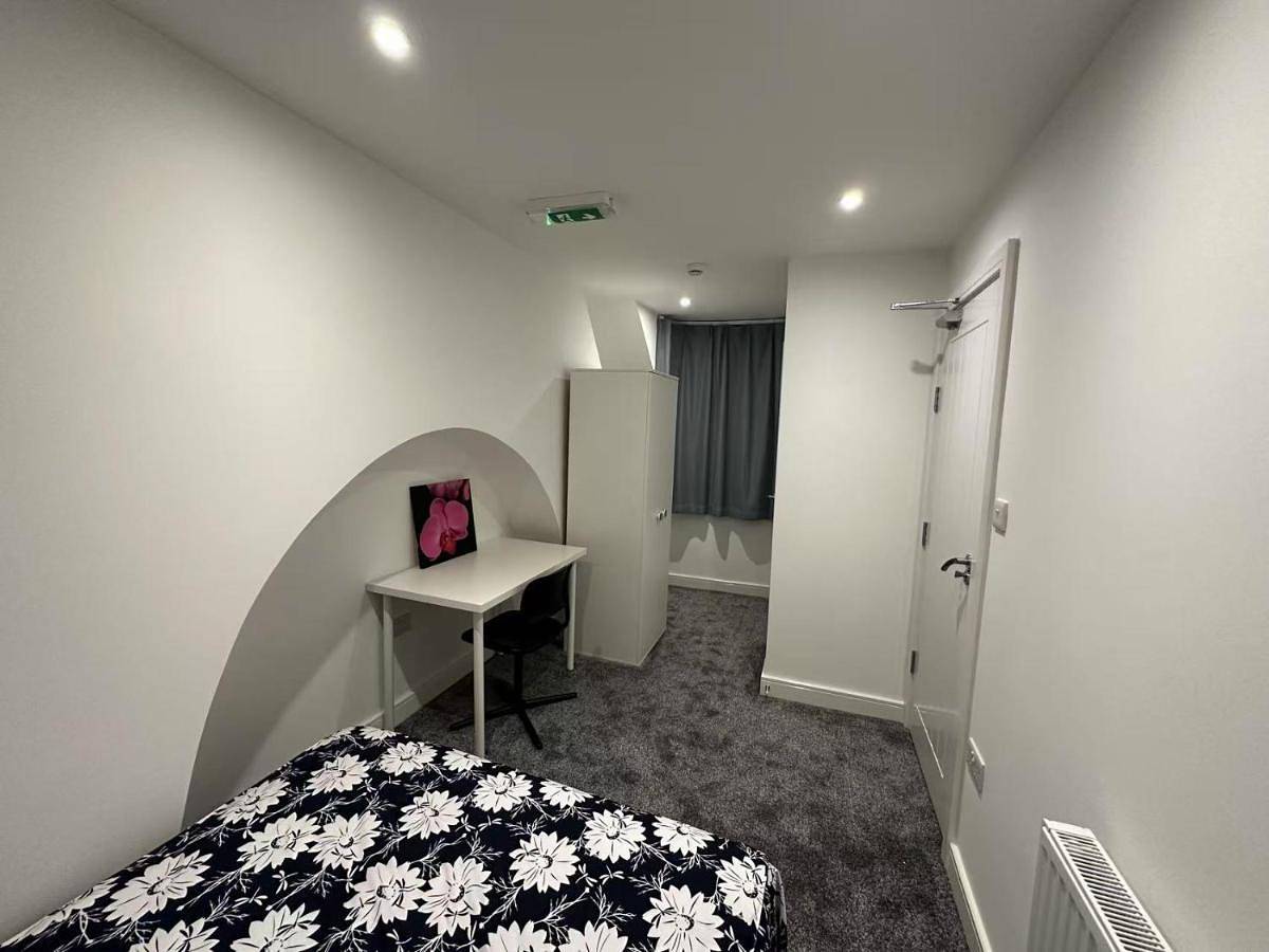 Double Room with Private Bathroom in Coventry, Birmingham Area