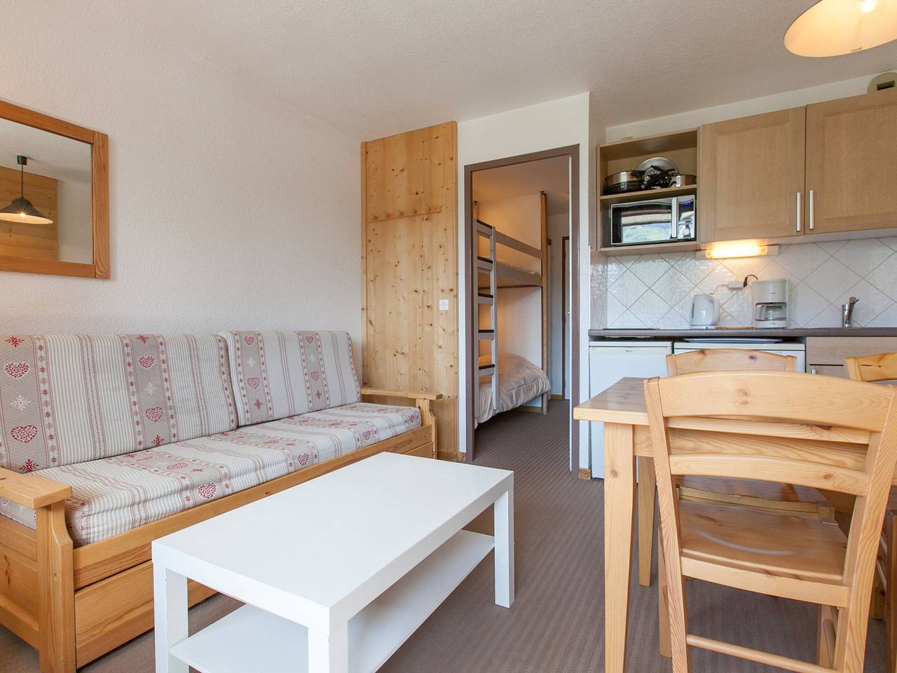 Entire studio, Studio for 4 with balcony, Wi-Fi and ski locker in Avoriaz in Morzine, Les Portes du Soleil