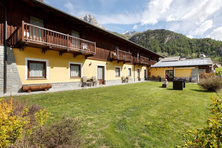 Appartamento intero, Appartamento 'L'Arnica' con Vista Lago e Wi-Fi in Dzovennoz, Bionaz
