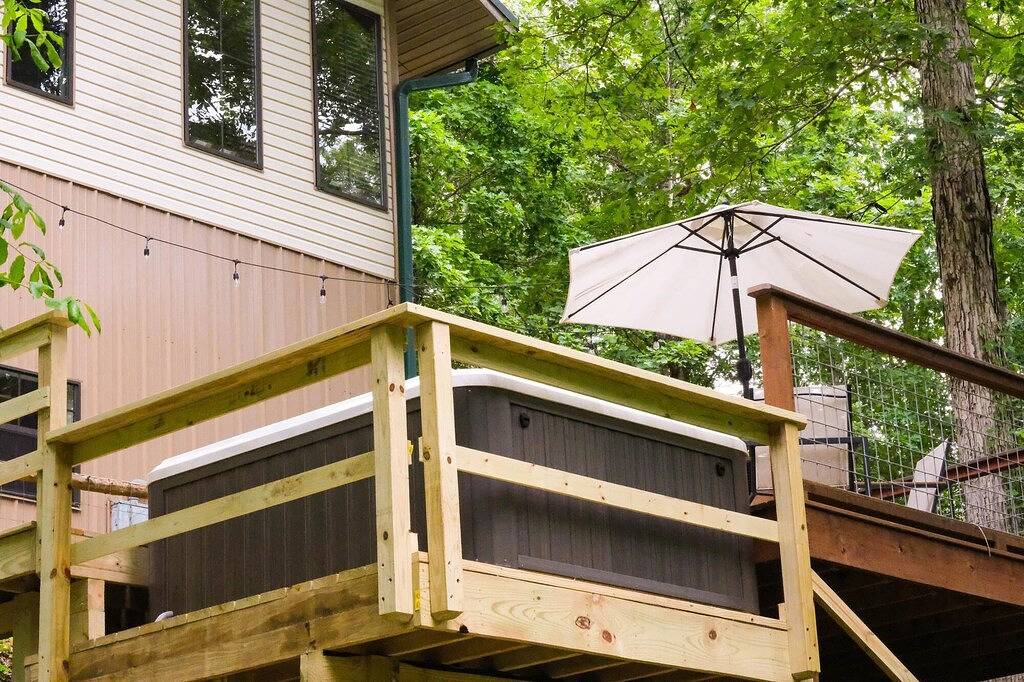 Big Pine Holler -1 mi to Beaver Lake-Cabin-Hot Tub in Beaver Lake