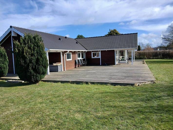 Ferieudlejning for 11 personer, med Jacuzzi og Terrasse samt Have i Bogø
