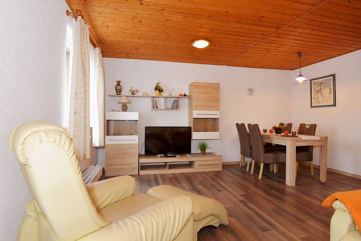 Ganze Ferienwohnung, Haus Stützel - Fw1 (44m²) mit Wohnzimmer, Schlafzimmer, Küche, Du/Wc in Wartburg, Gerstungen