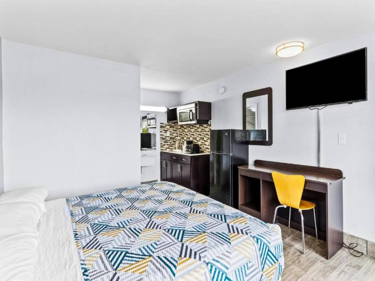 Ganze Wohnung, Kingsize-Bett | Mobile Klimaanlage | Badewanne | Rauchen | Küche in Wilmington, New Hanover County