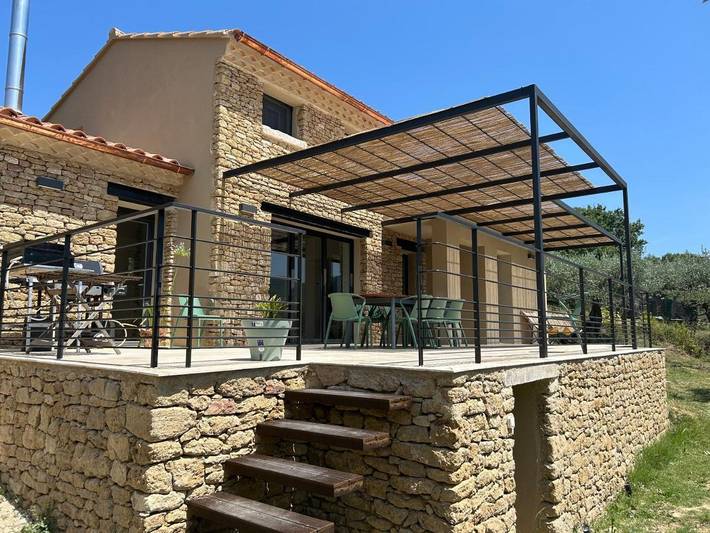 Vakantiehuis voor 4 personen, with tuin and uitzicht as well as terras in Nyons