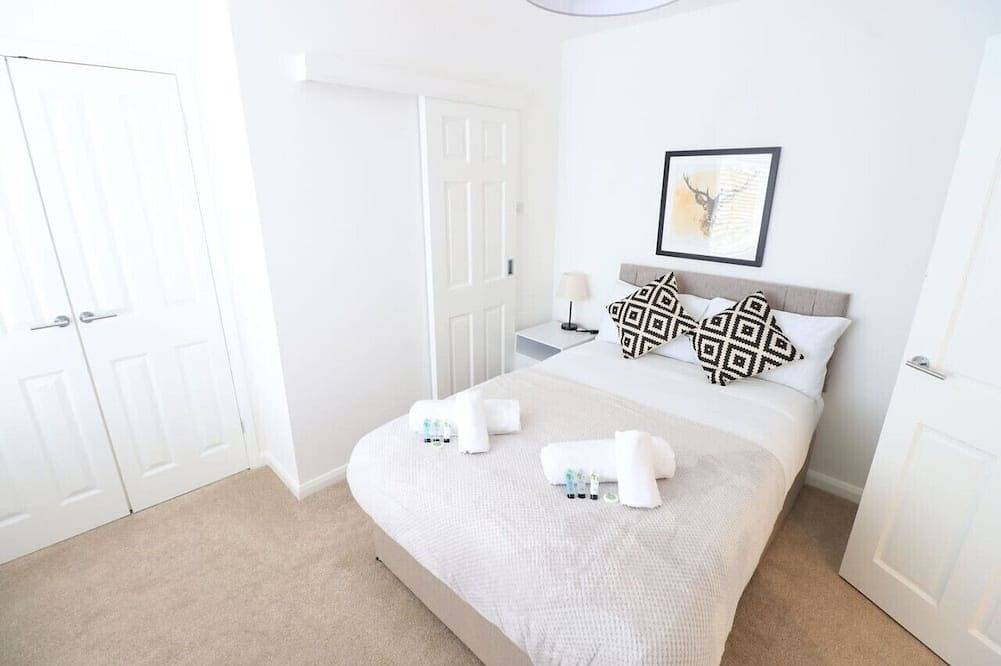 🌟Goodwood House w/ Free Parking, Garden & Netflix🌟 in Northampton, Northamptonshire