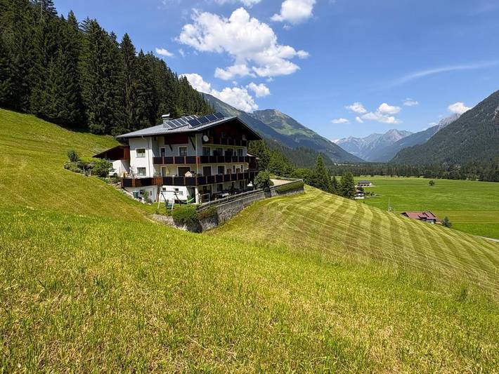Maison d’hôte pour 4 personnes, avec terrasse et vue, animaux acceptés à Bach