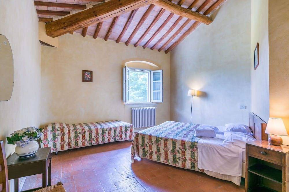 Mooi appartement in vakantiehuis voor 6 personen met zwembad, Tv en patio in Poggibonsi, Chianti