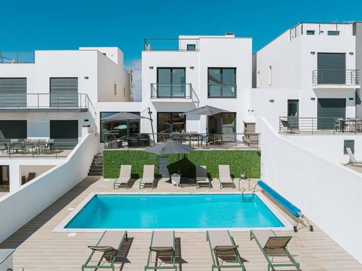 Casa de férias para 8 pessoas, com jardim e vista e ainda piscina, com animais de estimação em Atalaia