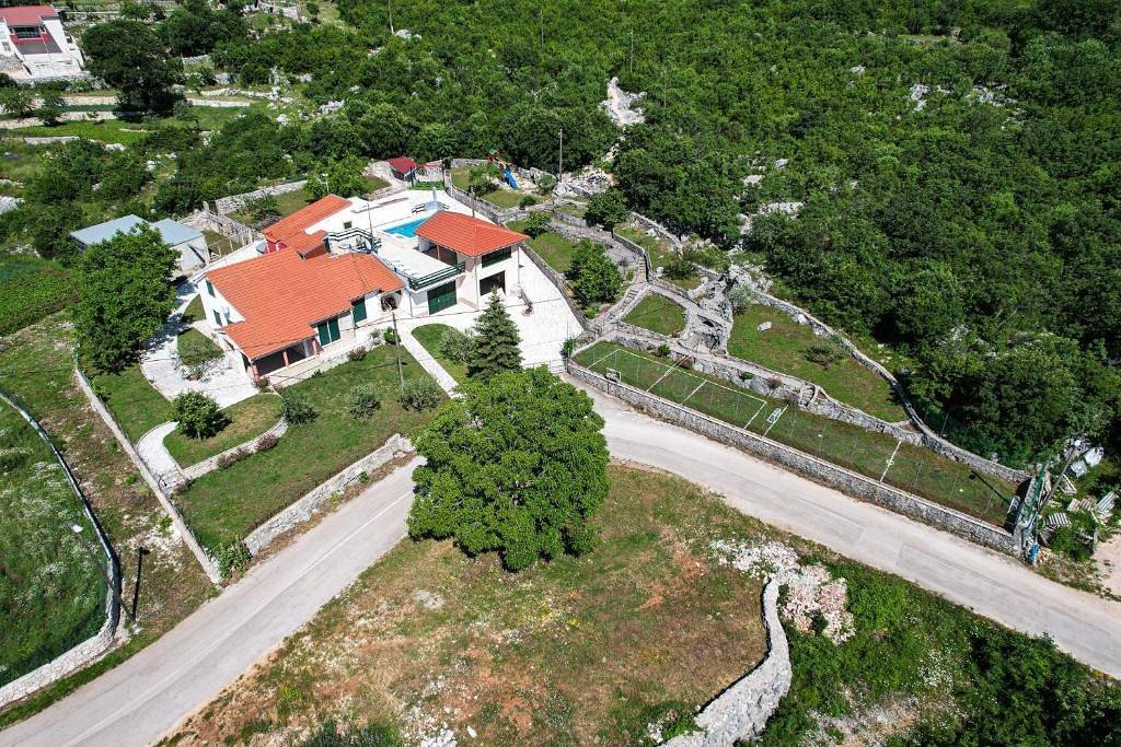 Komfortables Haus mit Terrasse Kotlenice, Zagora K-22219 in Dalmatinisches Zagora
