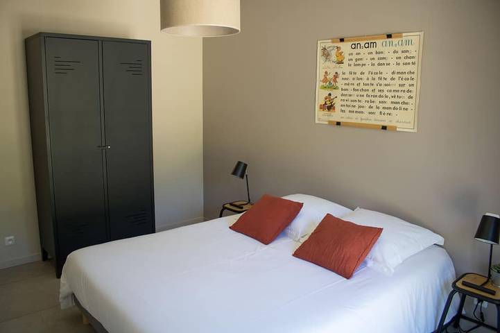 Gîte pour 6 personnes, avec terrasse ainsi que jardin et piscine à Laval-Saint-Roman - 2