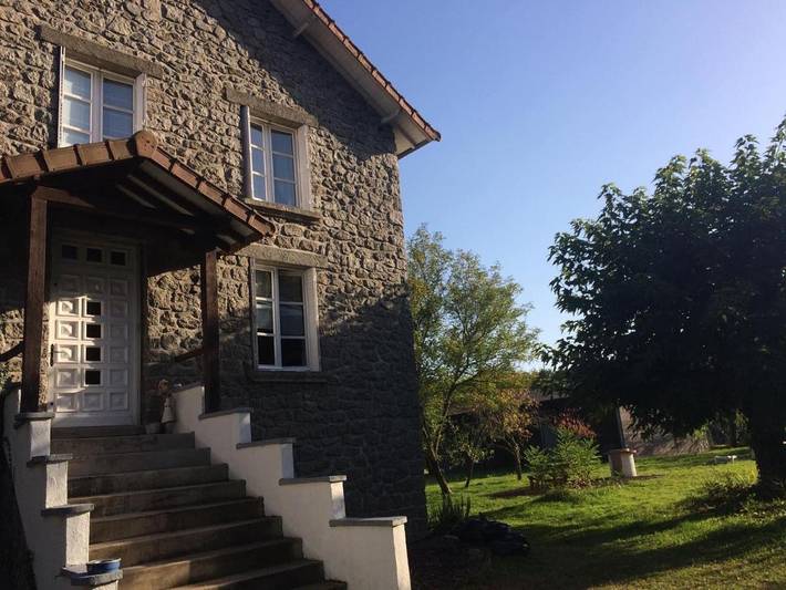 Location de vacances pour 8 personnes, avec terrasse ainsi que jardin et jacuzzi, animaux acceptés à Augignac - 2