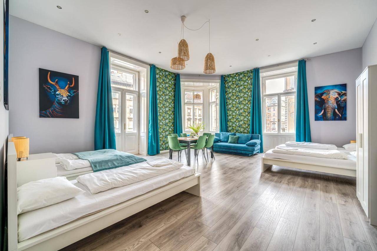 Geheel appartement, Downtown Delight - Erzsébet Blvd - 13 Ppl in Boedapest, Danube-Ipoly National Park
