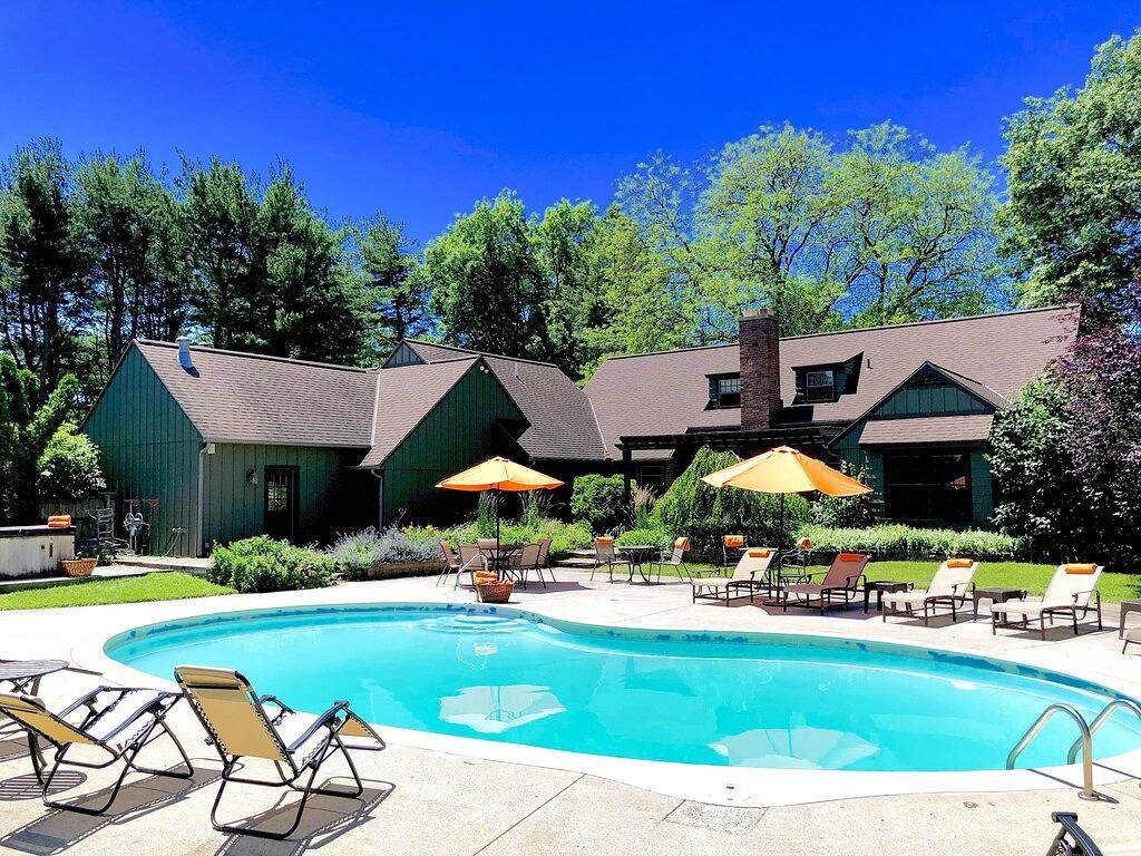 Allegan Acres Private 3 Acres, Pool, Hottub, Kamin, Firepit, Pingpong, Spiele, Strand in Fennville, Allegan County