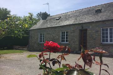 Gîte pour 8 personnes, avec terrasse et jardin dans Lac de Guerlédan