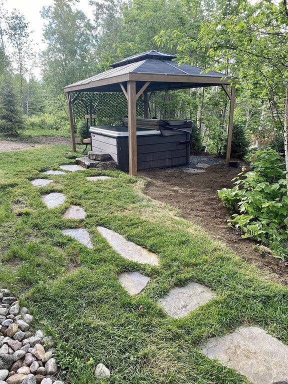 Mont Tremblant -Neu Gebaut Wunderschöne 2.300 Sf zu vermieten! Pool / Whirlpool. Sehr privat! in La Conception, Québec