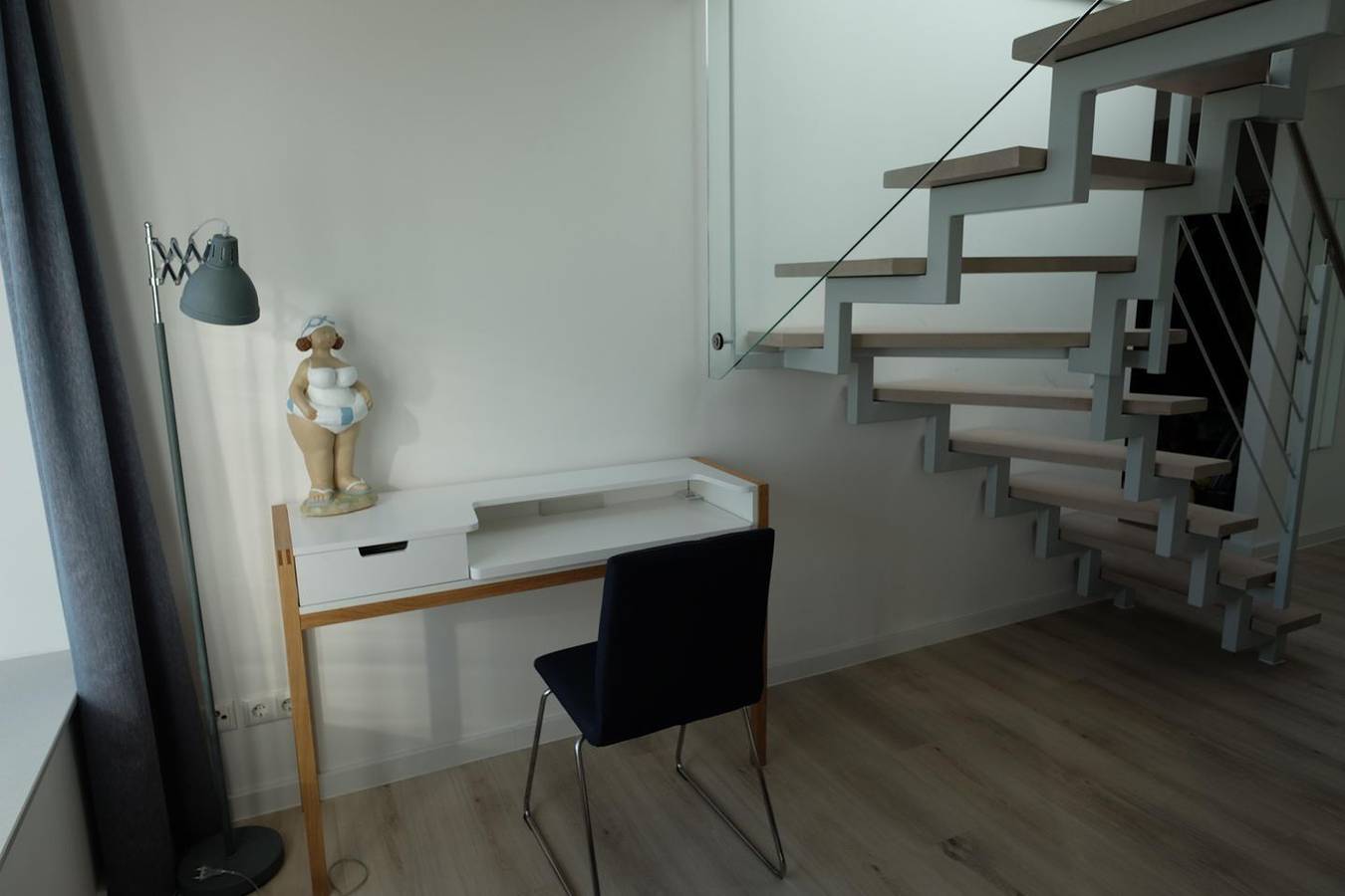 Hel lägenhet, Fewo Albatros: Komfort-Ferienwohnung 93m² mit zwei Bädern & Balkon – Prora in Strand Prora, Binz