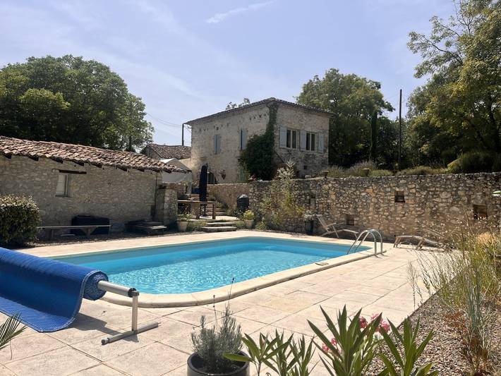 Gîte pour 2 personnes, avec jardin et piscine à Touffailles