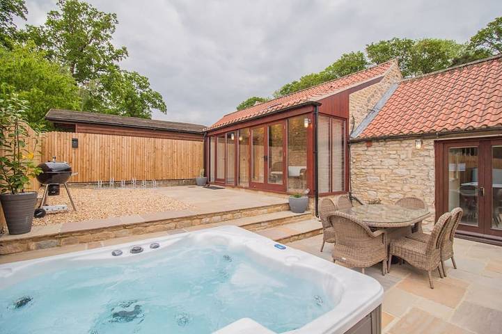 Cottage for 6 people, with terrace and hot tub in North Yorkshire