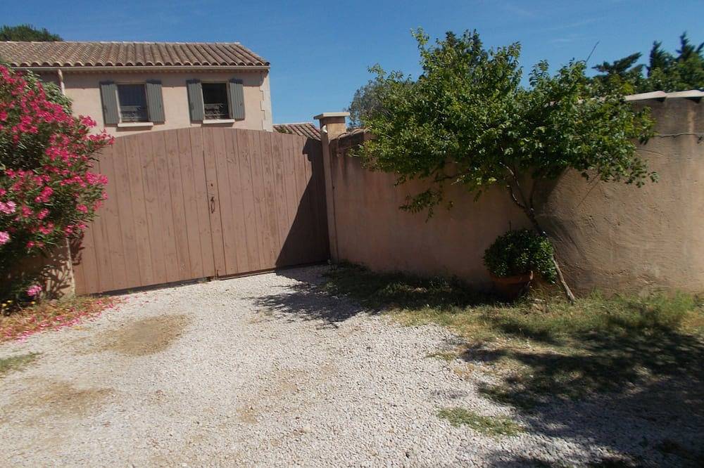 Joli Gite Avec Jardin et Piscine Privatifs Proche Avignon in Jonquerettes, Vaucluse