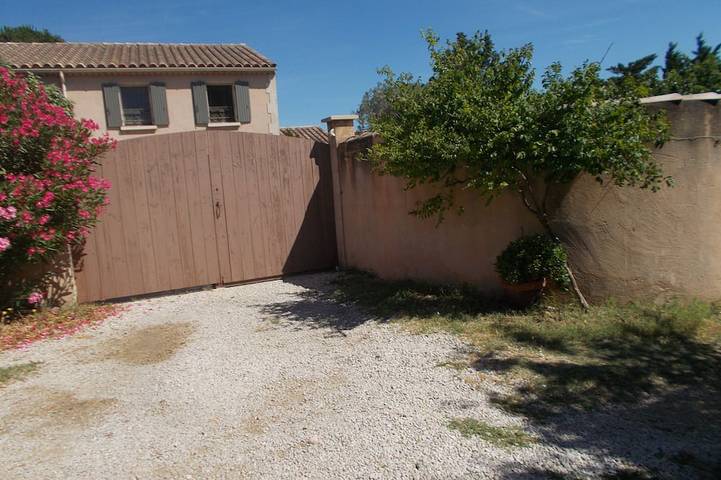 Joli Gite Avec Jardin et Piscine Privatifs Proche Avignon in Jonquerettes, Vaucluse