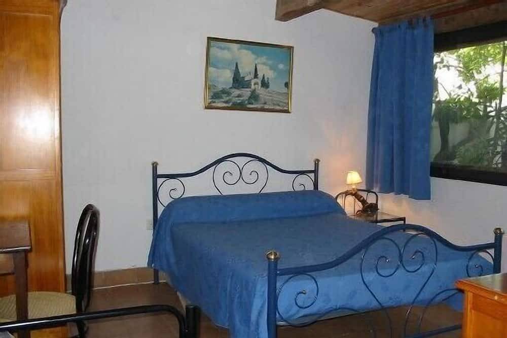 Appartement entier, Construite par mme Calment doyenne mondiale de l'humanité 122 ans,à 50 m de la m in Saintes-Maries-de-la-Mer, Côte méditerranéenne (France)