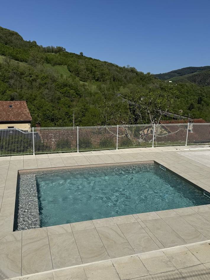 Gîte pour 2 personnes, avec jardin et piscine à Saint-Sernin-sur-Rance